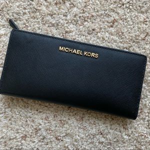 Michael Kors Jet Set Saffiano Snap Wallet